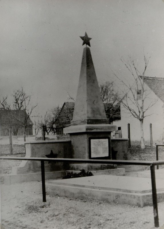 Фотография: с. Оберсдорф. Воинское кладбище