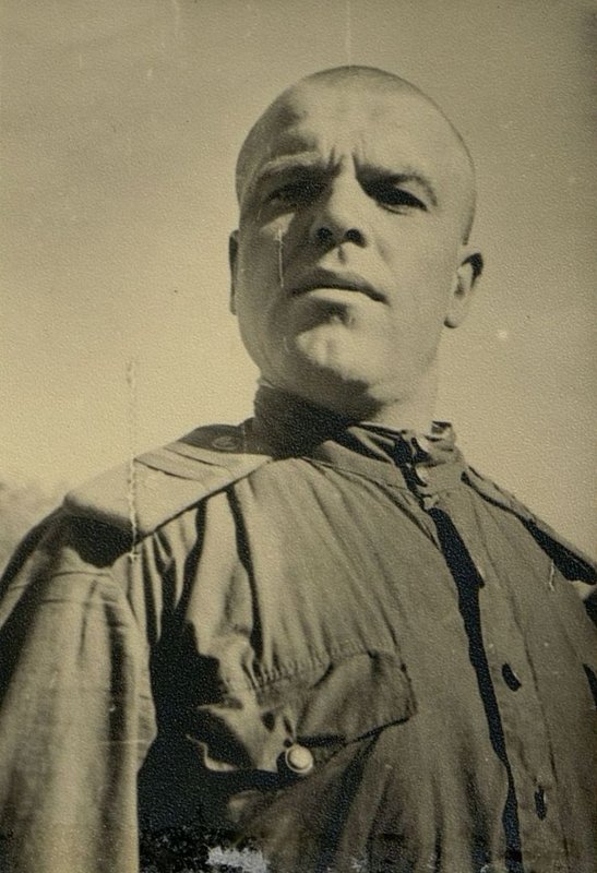 Фотография: Автомеханик младший сержант Минеев