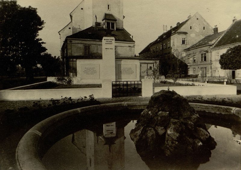 Image: Brooke. General view of a military cemetery