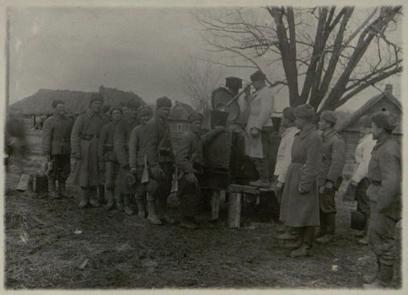 Фотография: Раздача пищи