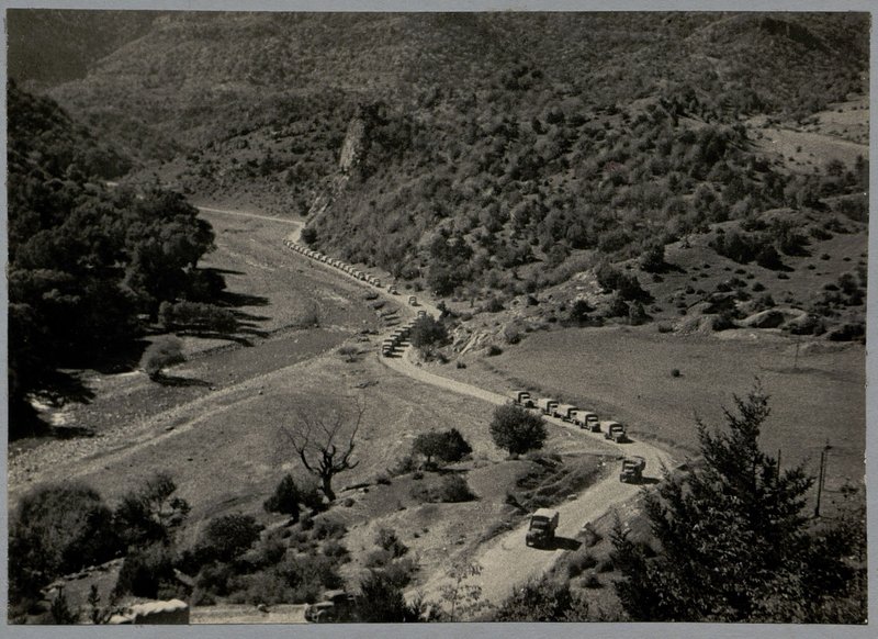 Фотография: Альбом "История 28 автомобильного полка, 1943-1944 гг."