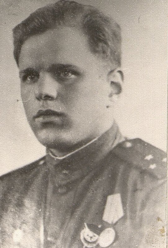 Фотография: Старший лейтенант начальник огневой разведки Филипов В.М.