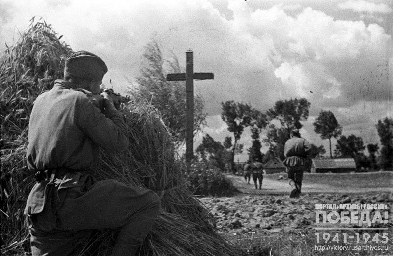 Soviet soldiers  fighting in Poznan area