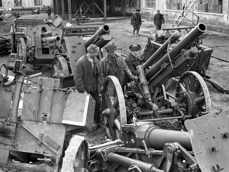 German light weaponry captured by Red Army troops near Kerch