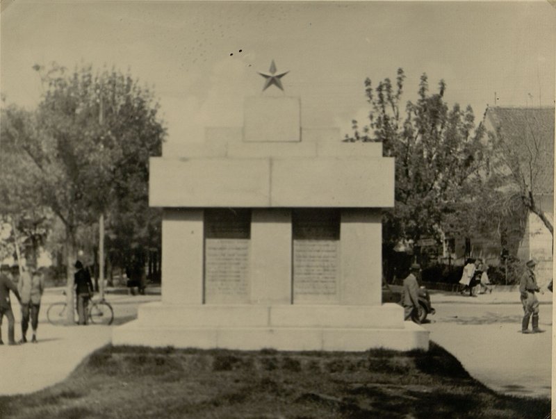 Фотография: д. Хайду-Собосло. Памятник на отдельной братской могиле
