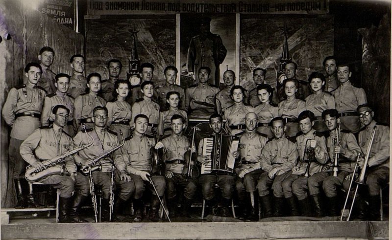 Фотография: Полковой Ансамбль, май 1945 года