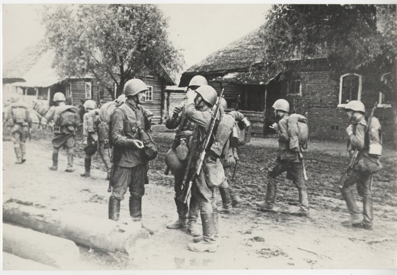 "Infantry on the march, near Kharkov (?)"