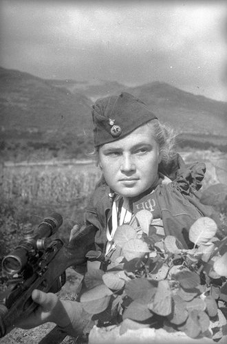 Снайпер Лиза Миронова, 19 лет
