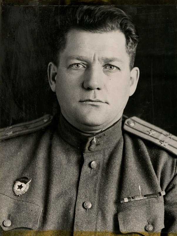 Фотография: Начальник полит. отдела 10 гвардейской стрелковой дивизии гвардииполковник Федотов