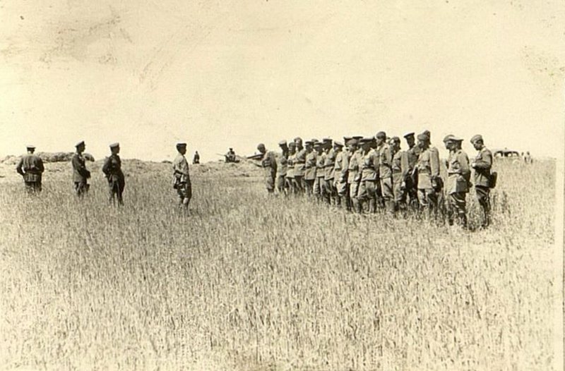 Фотография: Учеба офицерского состава. Занятия проводит генерал-майор Ладыгин