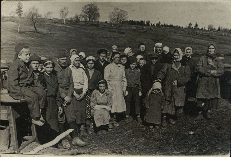 Image: Residents of the village of Maksimovka, Zaprudnikovsky village council, Gzhatsky district, Smolensk region, left homeless