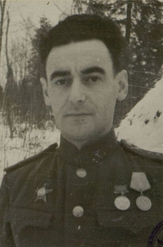 Фотография: Командир хирургического отделения МСВ Капитан медицинской службы Шахмундес А.А.