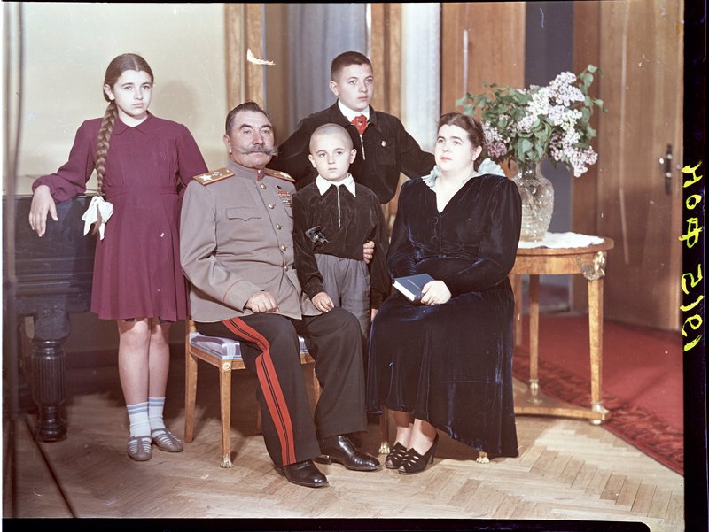 «Маршал Советского Союза С.М.Будённый с семьёй.»