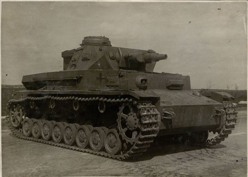 Фотография: Средний танк T-IV (с 75-мм длинноствольной пушкой)