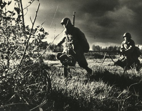 Истребители танков - панфиловцы меняют огневую позицию