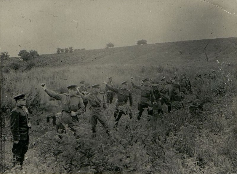 Image: Throwing of combat hand grenades by officers, exercise No. 1, led by battalion commander Major Nesterov