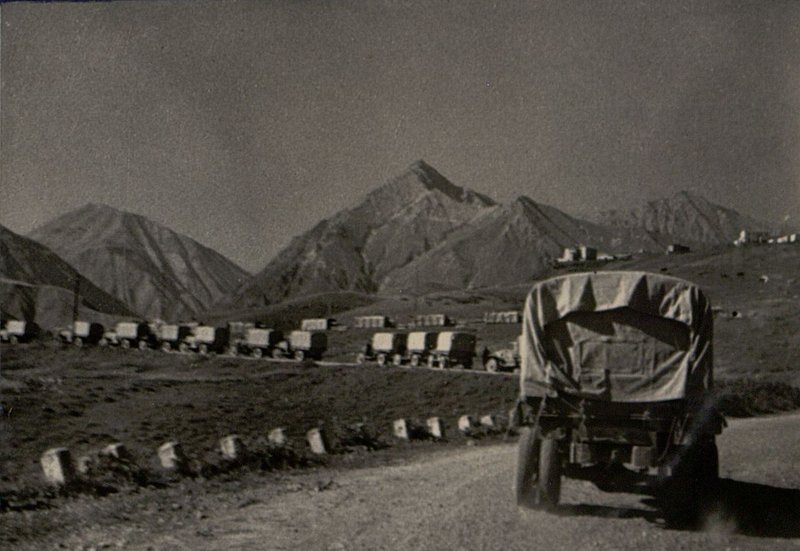 Фотография: Альбом "История 28 автомобильного полка, 1943-1944 гг."