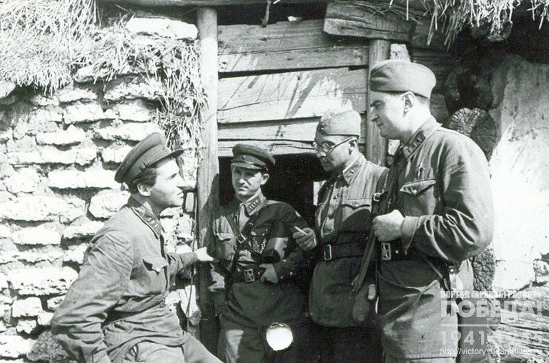 Front correspondents: K. Simonov, I. Zotov, E. Krieger, I. Utkin - in the front line during Moscow defense