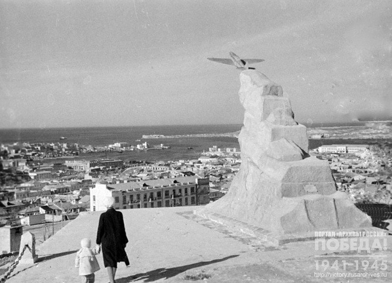 Memorial to Soviet pilots on the Malakhov barrow
