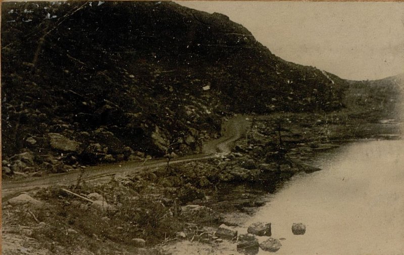 Фотография: Дорога вдоль безымянного озера в кв. 8646