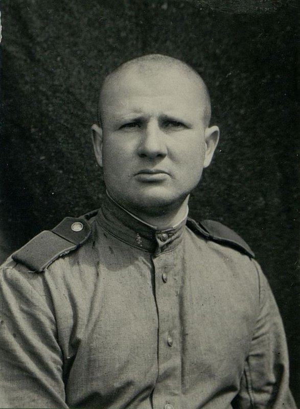 Фотография: Ефрейтор Кузнецов - шофер