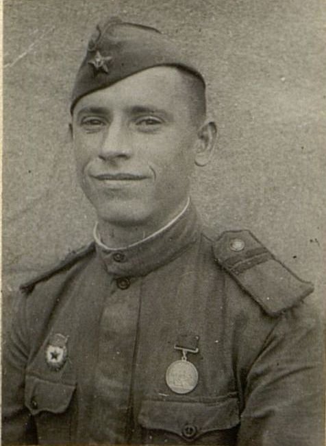 Фотография: Гвардии младщий сержант Кишкарев М.Ф. 1-я мин. рота, наводчик