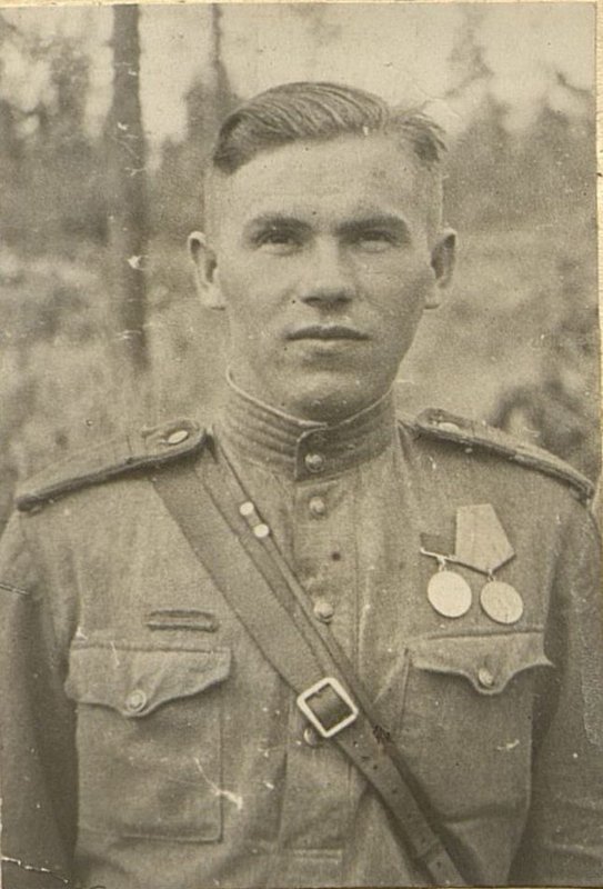 Фотография: Старшина подвижной танко-ремонтной роты (ПТР) старшина Слюсак