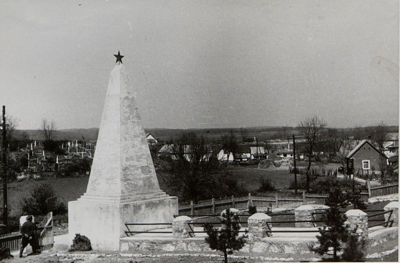 Фотография: д. Гант. Отдельная братская могила