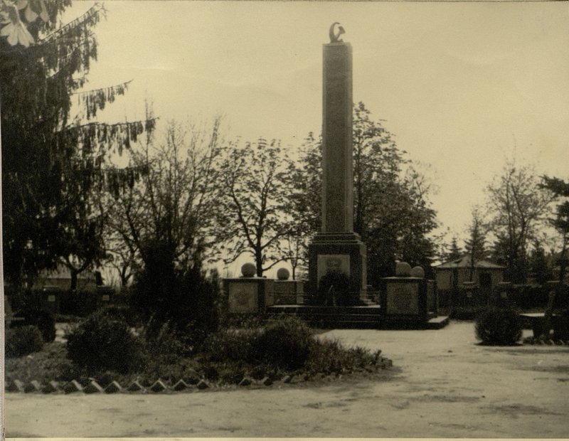 Image: Balashshadyarmat. Military cemetery