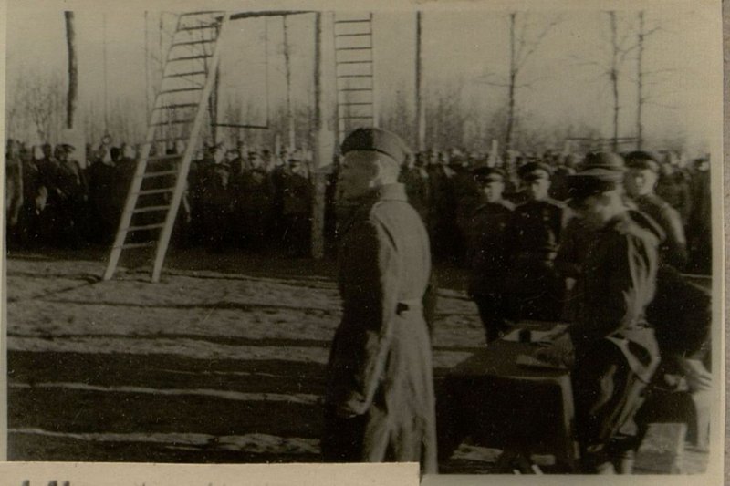 Фотография: Парад 1 мая 1944 г.
