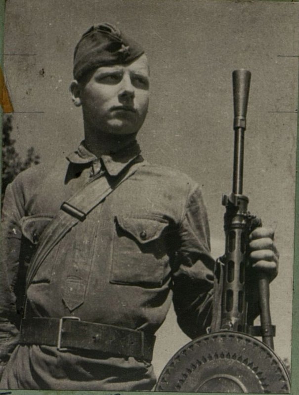 Фотография: Пулеметчик Криштанов уничтожил 40 немцев