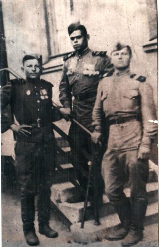 Хасанов И.Б. с сослуживцами