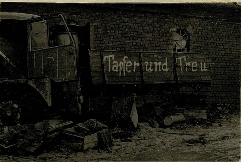 Фотография: "Тапфер Унд Треу" - Храбрость и верность. Не помогла и она