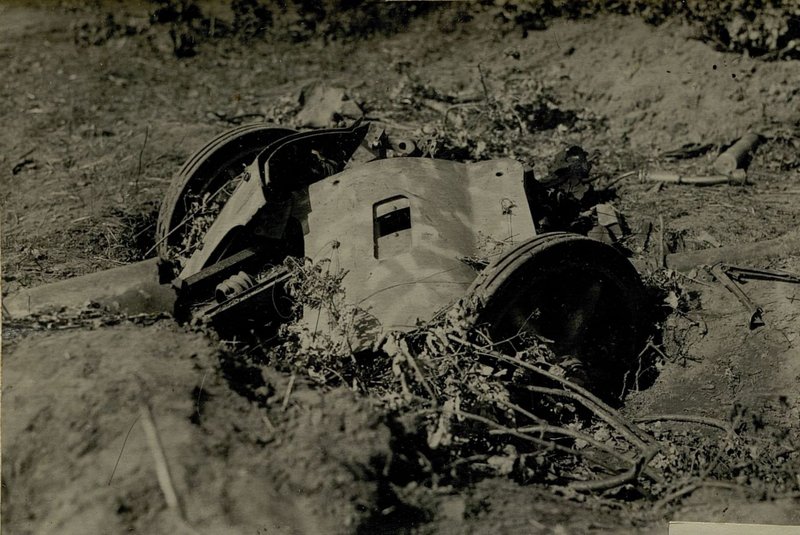 Image: A pile of metal remains from the German gun