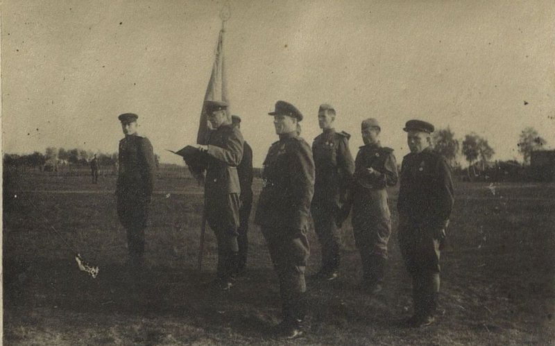 Image: Presentation of the Red Banner