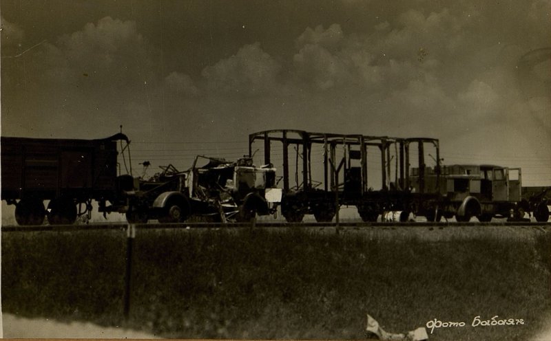Image: Two motor locomotives and one car burned by attack aircraft on the way 300 meters south of Shklov station