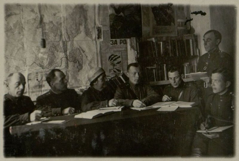 Image: The lecturer group of the political department listens to the instructive report of the senior instructor in propaganda and agitation, Major Gusev