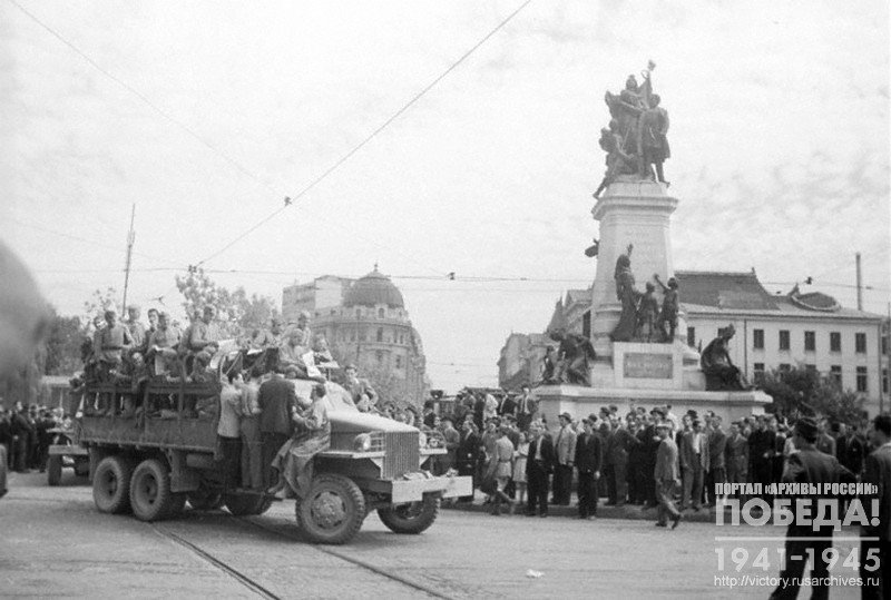Soviet troops entering the capital of Romania Bucharest
