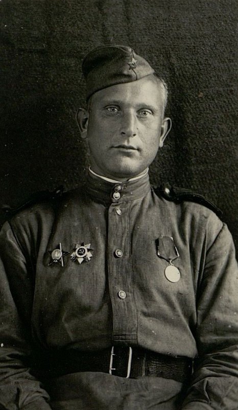 Фотография: Старший сержант Павел Степанович Обрубов, коммунист