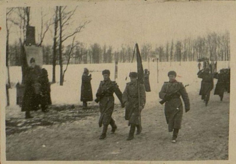 Фотография: Вручение Красного Знамени