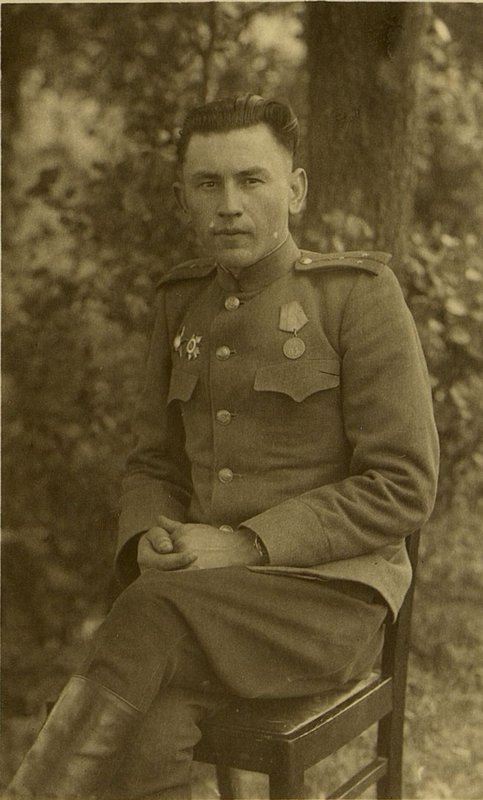 Фотография: Офицер разведки полка капитан Сафин Р.А.