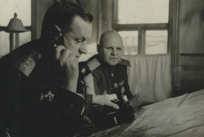 At the headquarters of the 1st Belorussian Front, Commander-in-chief of the Front K. Rokossovsky (left) and Member of the Military Council of the Front K. Telegin