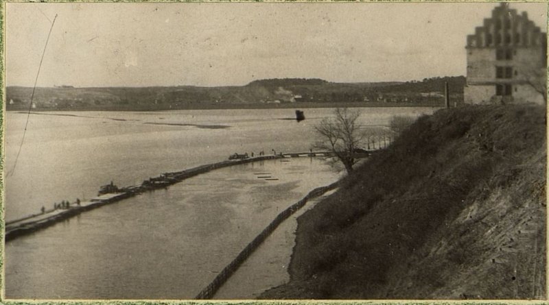 Фотография: Мост в Меве к исходу 22 марта. Длина - 1369 м.