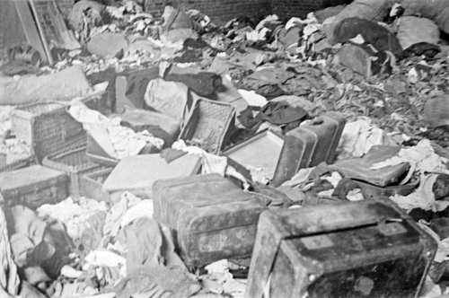 Личные вещи узников концлагеря Майданек