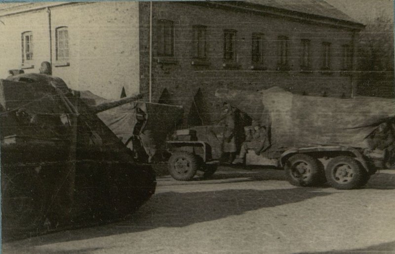 Фотография: Войска продвигаются