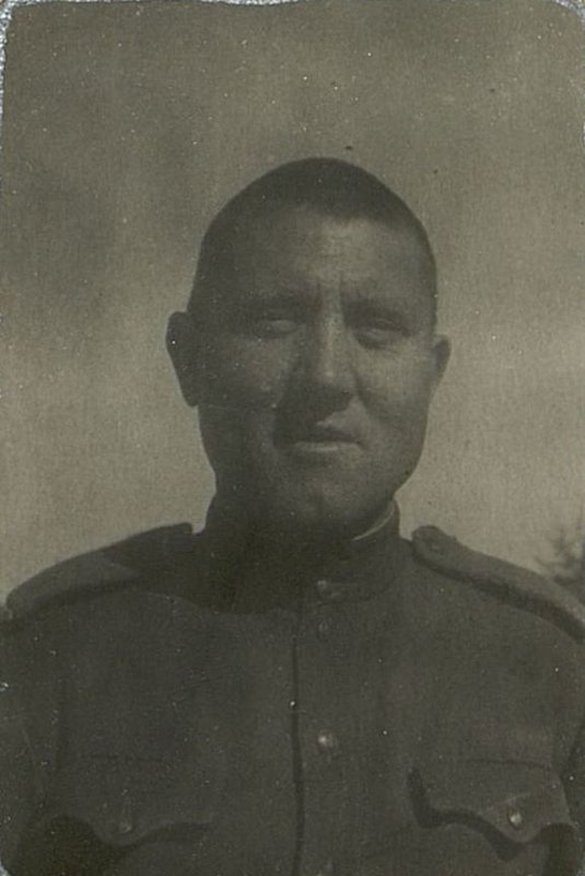Фотография: краноармеец товарищ Гурьев храбро дрался с японцами. Партийная организация приняла его в ряды ВКомандный пункт(б)