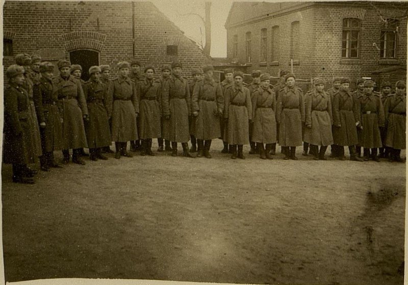 Фотография: Группа офицеров, сержантов и рядовых, награжденных правительственными наградами