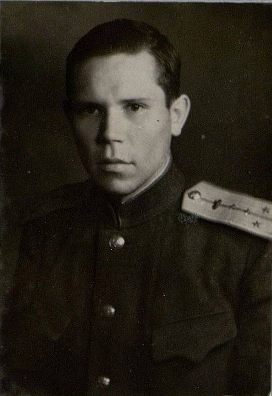 Фотография: Комсорг полка капитан Быстров Н.А.