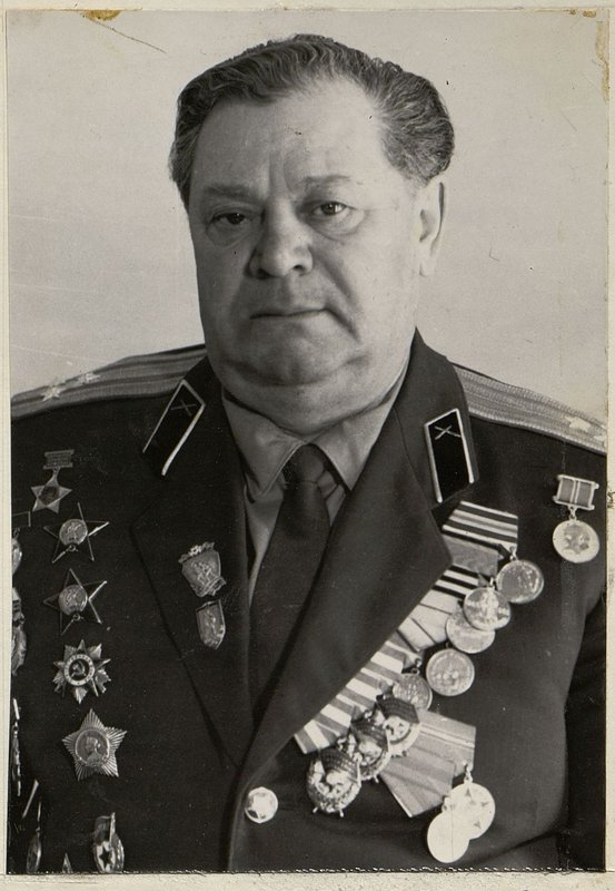 Image: Commander of the 96th Guards Artillery Regiment of the Guards Colonel Kadatsky S.Z.