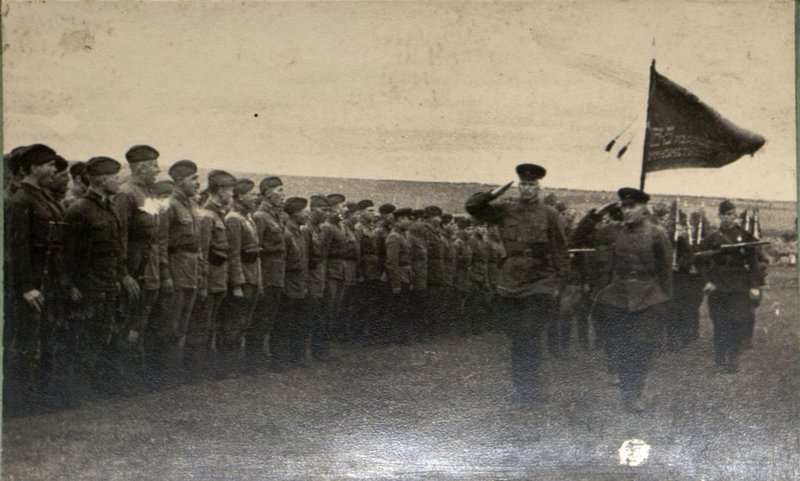 Фотография: Вручение Гвардейского Знамени 65 полку РС